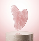 Gua Sha de Cuarzo Rosa - render 3D flotante
